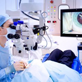 ophthalmologist-for-your-cataract-surgery5